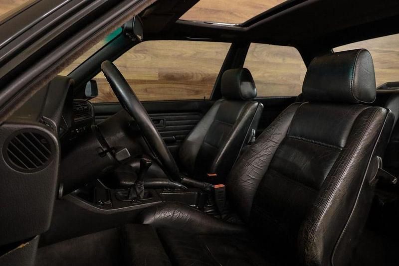 Gebraucht BMW M3 215 PS (158 kW) 1990 Schwarz Limousine