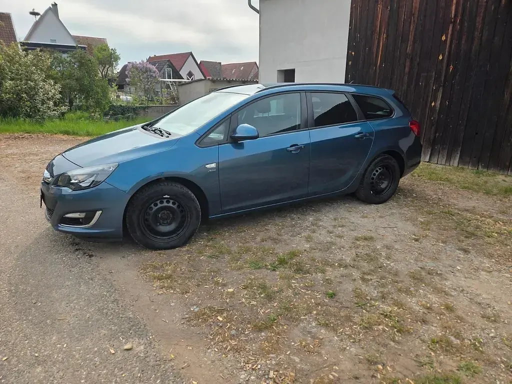 Gebraucht Opel Astra Active 140 PS (102 kW) 2013 Blau Kombi