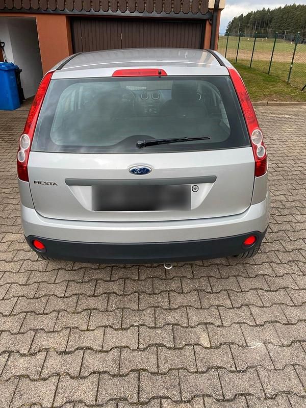 Gebraucht Ford Fiesta 70 PS (51 kW) 2006 Silber Kleinwagen