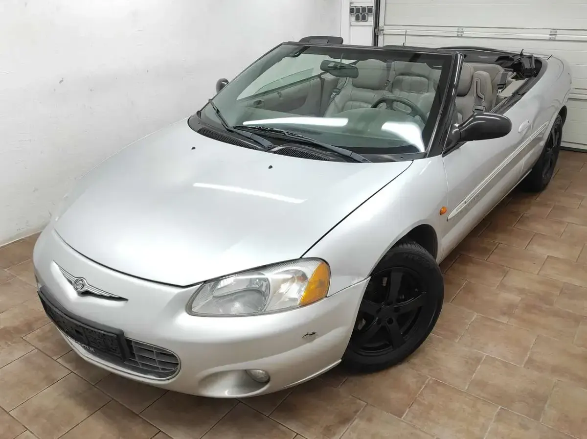 Second-hand Chrysler Sebring Cabriolet 203 CP (149 kW) 2001 Argintiu Cabrio
