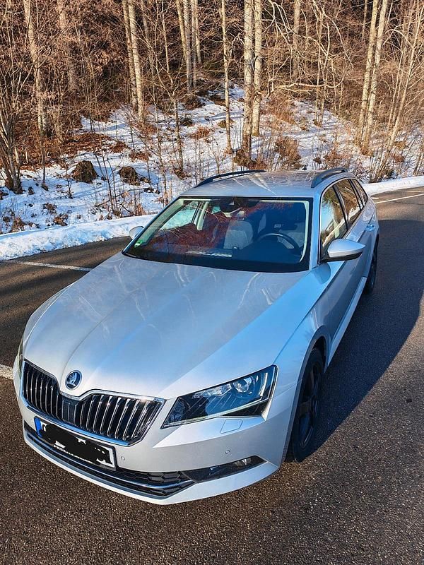 Gebraucht Skoda Superb 150 PS (110 kW) 2015 Silber Kombi