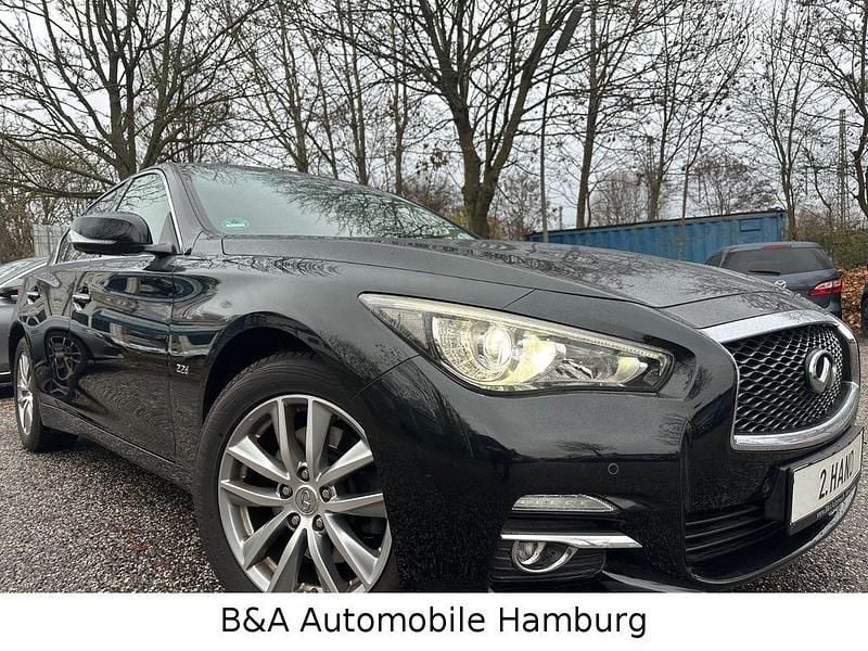 Grau Gebraucht 2016 Infiniti Q50 Premium Limousine | 15.500 € (Teuer) - Bild 1/4