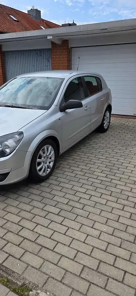Gebraucht Opel Astra 105 PS (77 kW) 2004 Silber Limousine