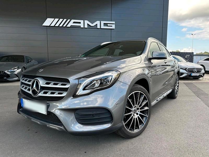 Grau Gebraucht 2018 Mercedes GLA180 AMG SUV | 24.500 € (Etwas zu teuer) - Bild 1/4