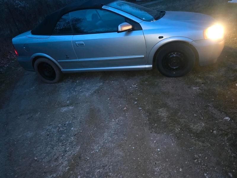 Gebraucht Opel Astra Cabriolet 147 PS (108 kW) 2002 Silber Cabrio