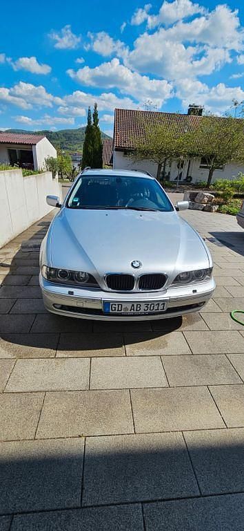 Silber Gebraucht 2002 BMW 520 Kombi | 2.000 € (Guter Preis) - Bild 1/4