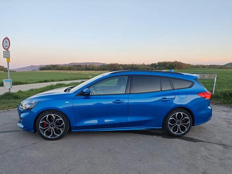 Używany Ford Focus ST-Line 150 KM (110 kW) 2019 Niebieski Sedan/Limuzyna