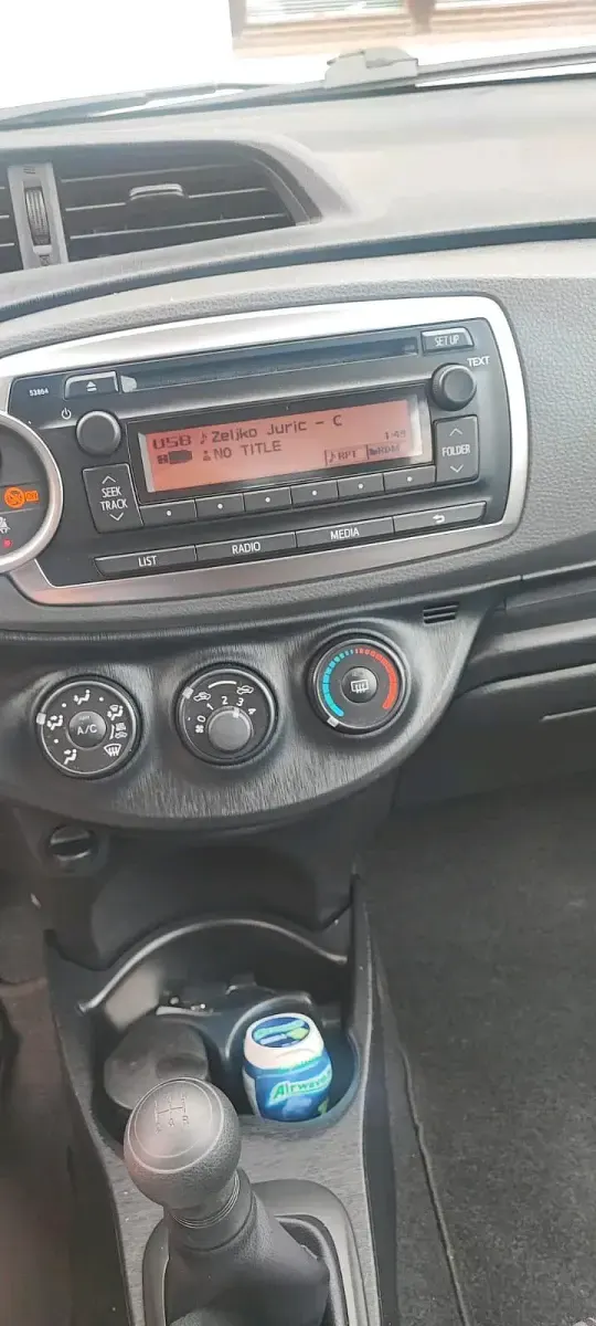 Gebraucht Toyota Yaris 70 PS (51 kW) 2012 Rot Kleinwagen