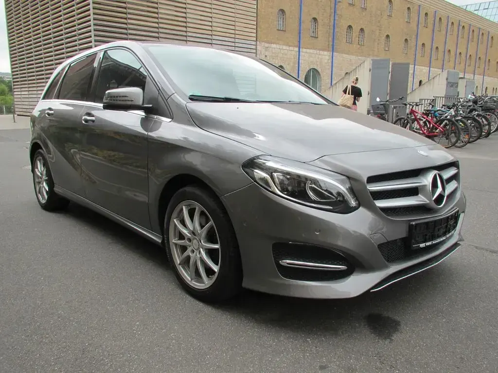Gebraucht Mercedes B200 136 PS (100 kW) 2017 Grau Kleinwagen