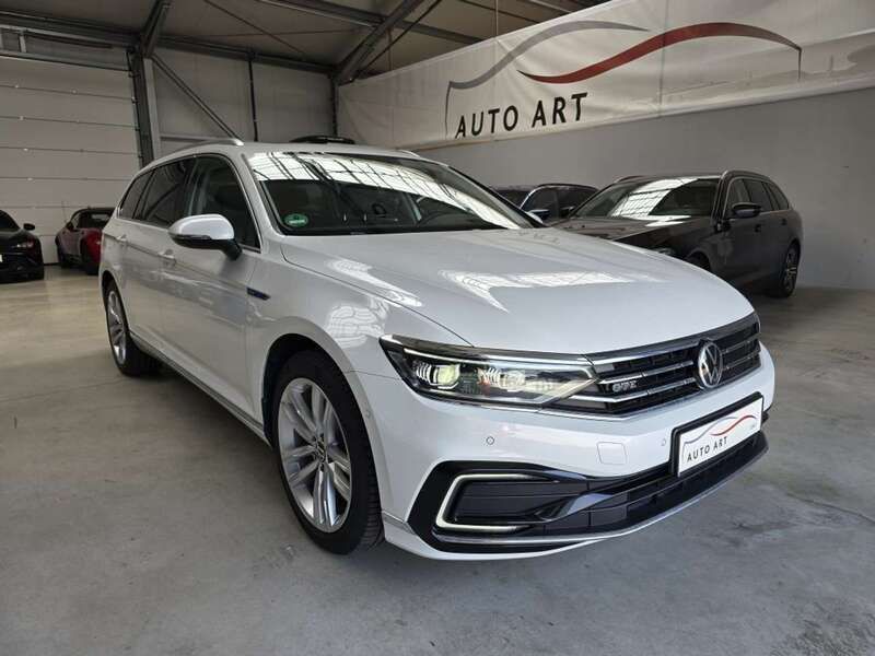 Oryxweiã perlmutteffekt Gebraucht 2021 VW Passat GTE Kombi | 25.500 € (Fairer Preis) - Bild 1/4