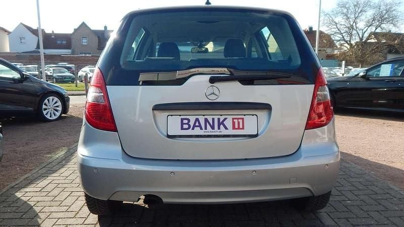 Gebraucht Mercedes A180 116 PS (85 kW) 2011 Polarsilber  metalliclack Kleinwagen