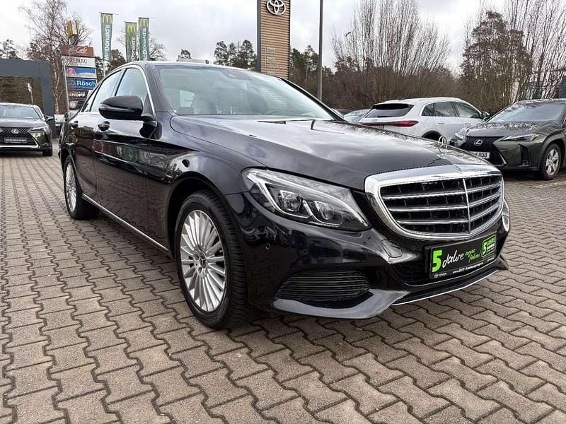 Gebraucht Mercedes C250 Exclusive 211 PS (155 kW) 2018 Obsidianschwarz  metallic Limousine