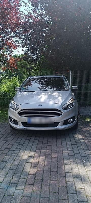 Silber Gebraucht 2016 Ford S-MAX S Van / Kleinbus | 14.900 € (Fairer Preis) - Bild 1/4