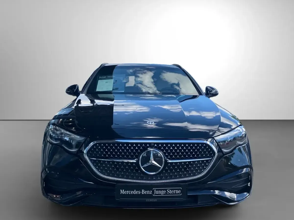 Gebraucht Mercedes E300 AMG 204 PS (150 kW) 2025 Schwarz Limousine