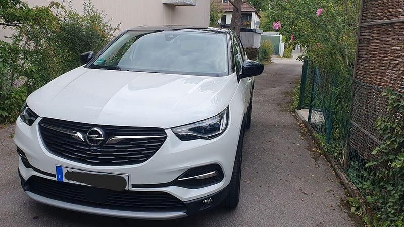 Weiß Gebraucht 2017 Opel Grandland X Innovation SUV | 13.999 € (Etwas zu teuer) - Bild 1/4