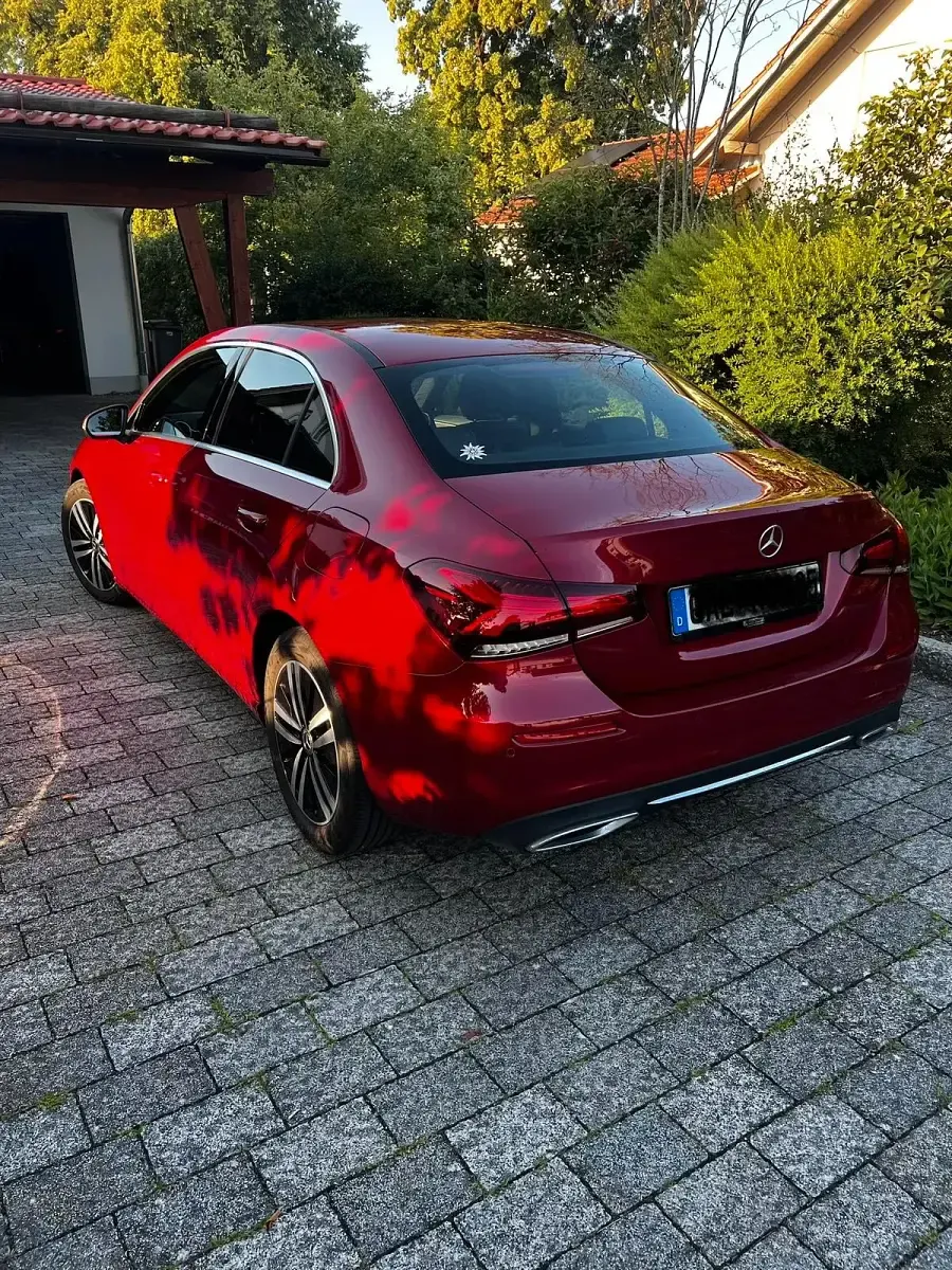 Gebraucht Mercedes A180 136 PS (100 kW) 2021 Rot Limousine