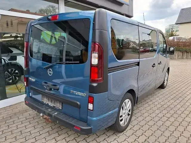 Second-hand Opel Vivaro 125 CP (91 kW) 2016 Albastru Monovolum