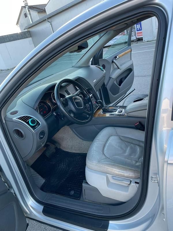 Second-hand Audi Q7 233 CP (171 kW) 2007 Argintiu SUV