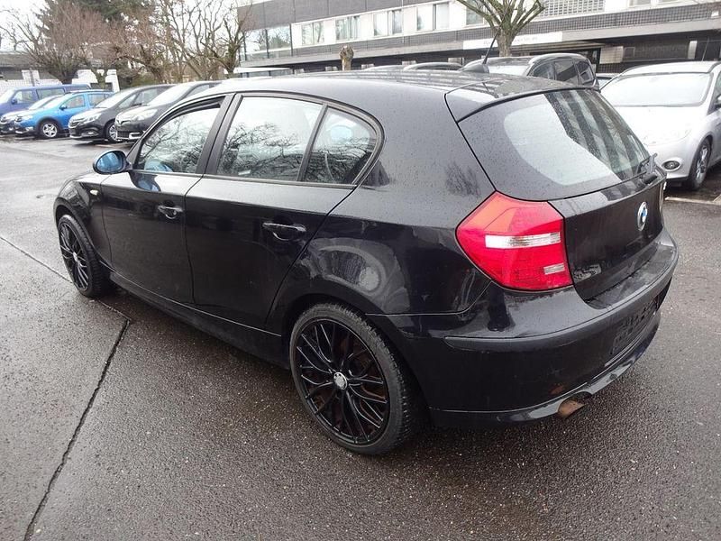 Gebraucht BMW 116 122 PS (89 kW) 2008 Schwarz Kleinwagen