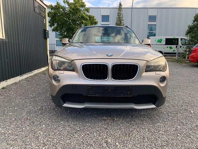 Silber Gebraucht 2012 BMW X1 Sport Line SUV | 8.299 € (Guter Preis) - Bild 1/4