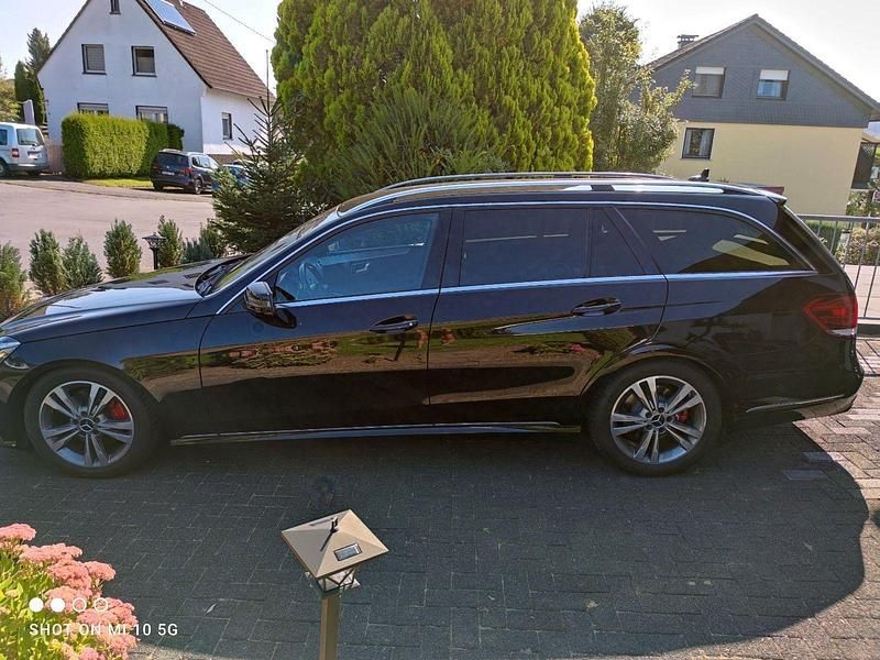 Gebraucht Mercedes E350 Avantgarde 258 PS (189 kW) 2015 Schwarz Kombi