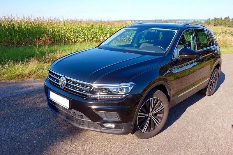 Schwarz Gebraucht 2018 VW Tiguan Join SUV | 19.600 € (Guter Preis) - Bild 1/4