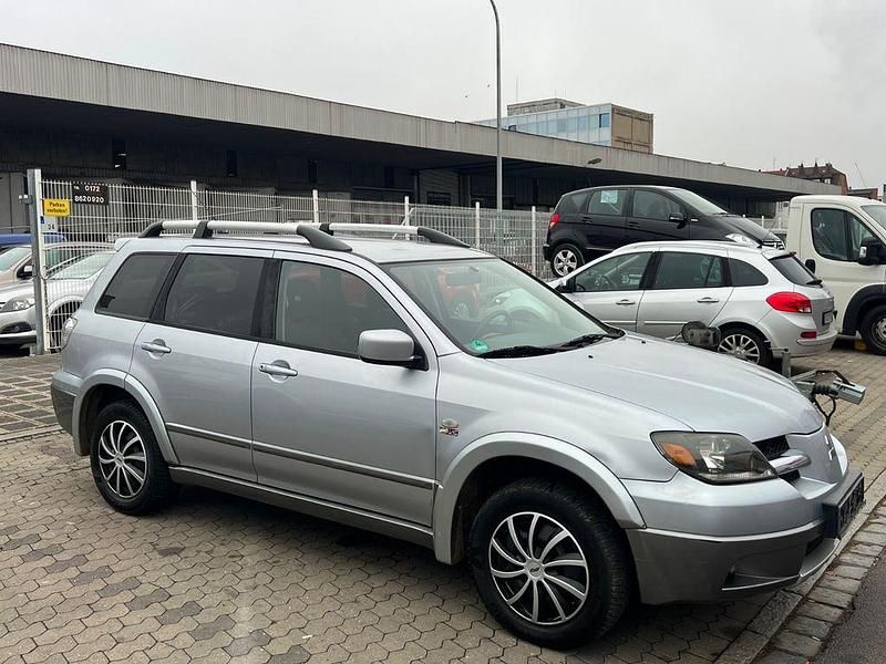 Silber Gebraucht 2004 Mitsubishi Outlander SUV | 2.490 € (Superpreis) - Bild 1/4