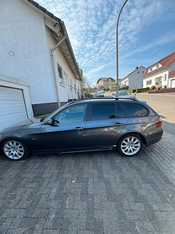 Gebraucht BMW 320 150 PS (110 kW) 2006 Grau Kombi