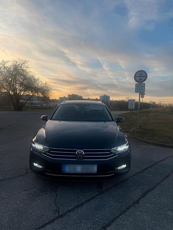 Gebraucht VW Passat 150 PS (110 kW) 2021 Grau Kombi