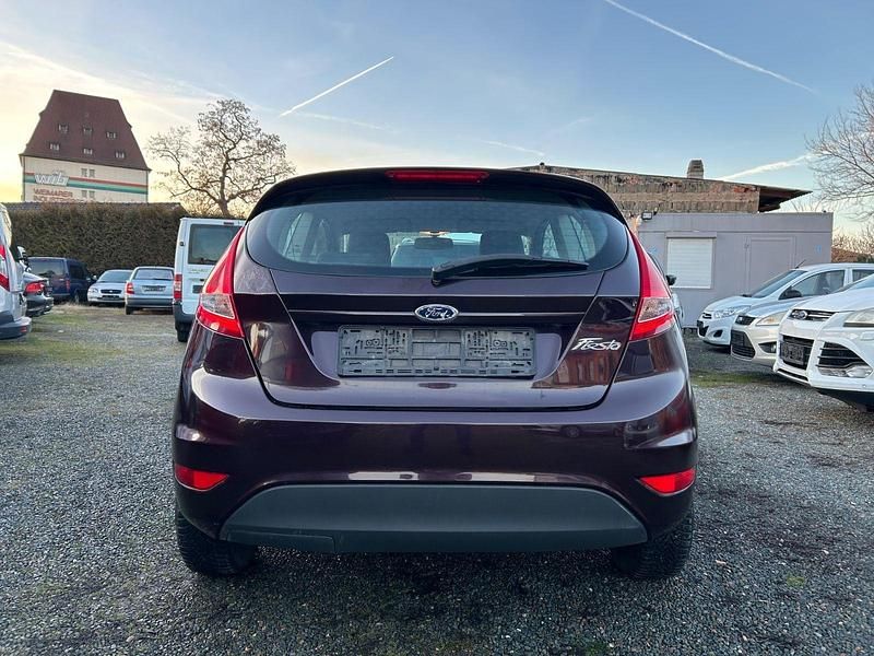 Gebraucht Ford Fiesta Trend 60 PS (44 kW) 2010 Violet Kleinwagen
