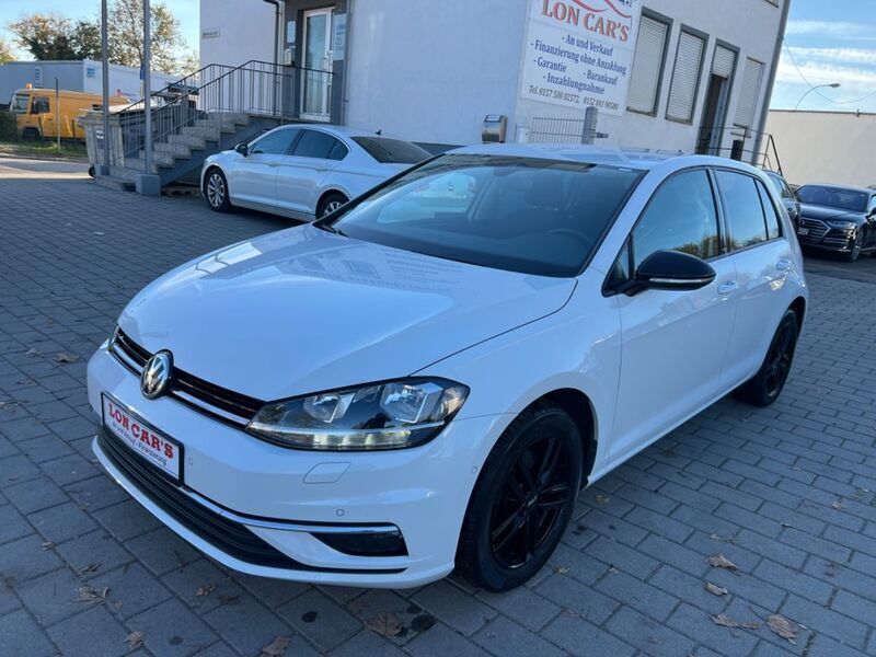 Pure white Gebraucht 2019 VW Golf VII IQ Drive Limousine | 18.990 € (Teuer) - Bild 1/4