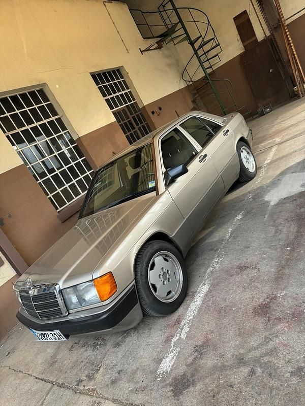 Gebraucht Mercedes 190 130 PS (95 kW) 1990 Andere farben Limousine