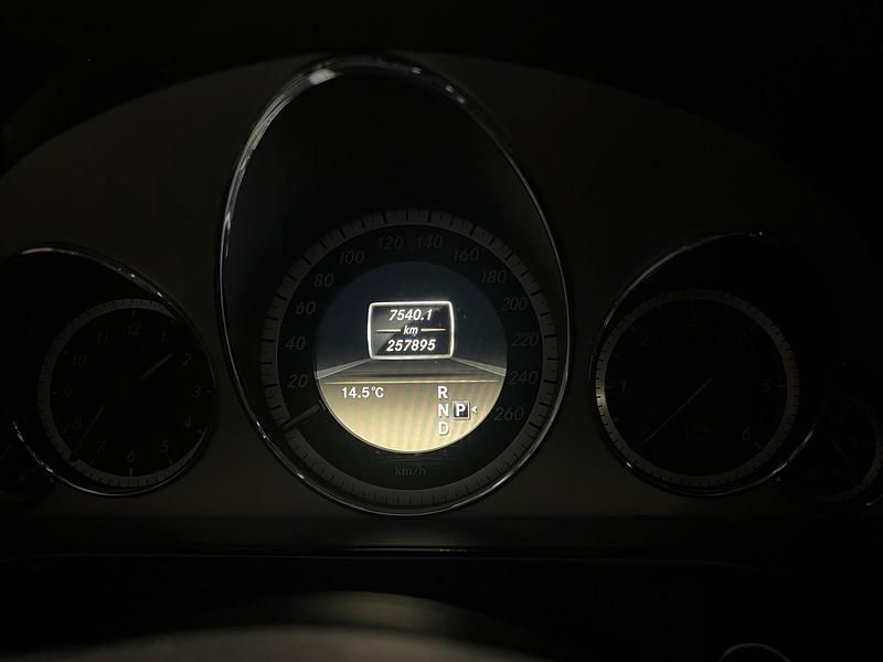 Gebraucht Mercedes E300 246 PS (180 kW) 2011 Schwarz Limousine