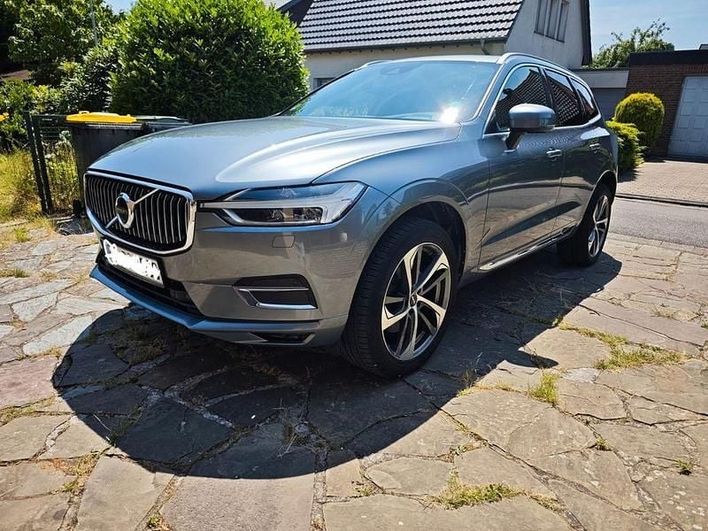 Grau Gebraucht 2018 Volvo XC60 Inscription SUV | 20.900 € (Fairer Preis) - Bild 1/4