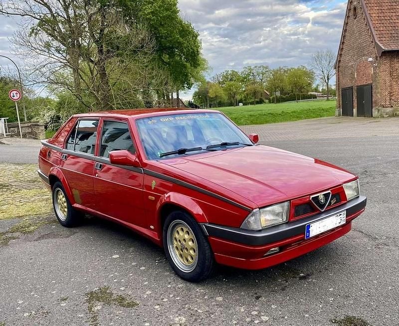 Gebraucht Alfa Romeo 75 120 PS (88 kW) 1992 Rot Limousine