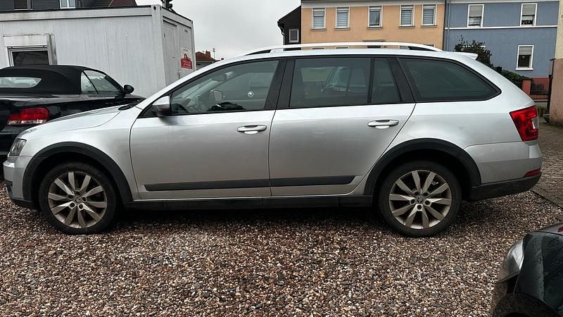 Gebraucht Skoda Octavia Scout 184 PS (135 kW) 2015 Silber Kombi