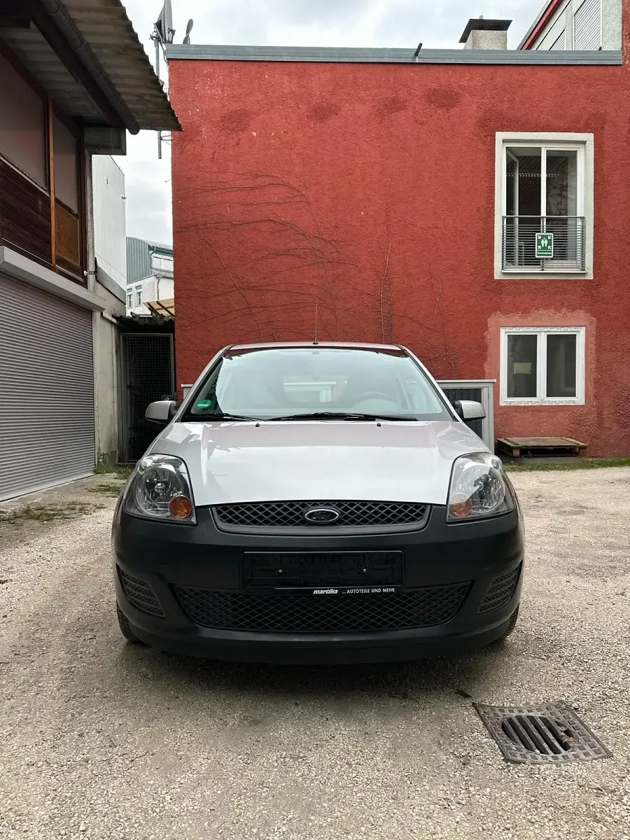 Gebraucht Ford Fiesta 70 PS (51 kW) 2006 Silber Kleinwagen