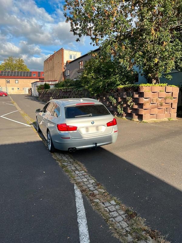 Gebraucht BMW 530 258 PS (189 kW) 2011 Silber Kombi