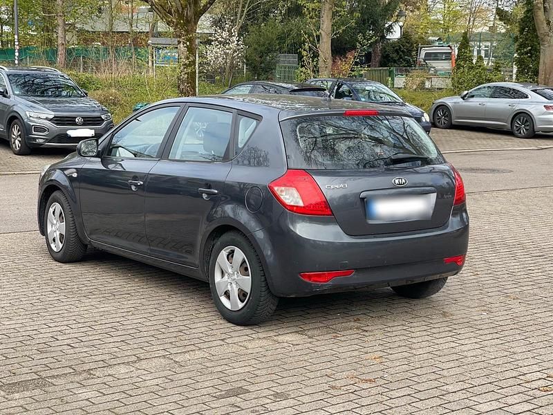 Gebraucht Kia Ceed 90 PS (66 kW) 2009 Grau Kleinwagen