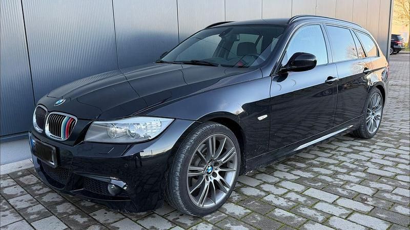 Schwarz Gebraucht 2011 BMW 320 Sport Line Kombi | 6.600 € (Fairer Preis) - Bild 1/4