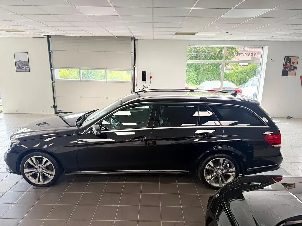 Gebraucht Mercedes E250 204 PS (150 kW) 2014 Schwarz Limousine