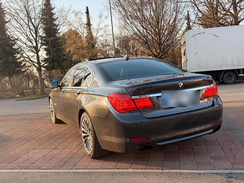Gebraucht BMW 750 408 PS (300 kW) 2009 Grau Limousine
