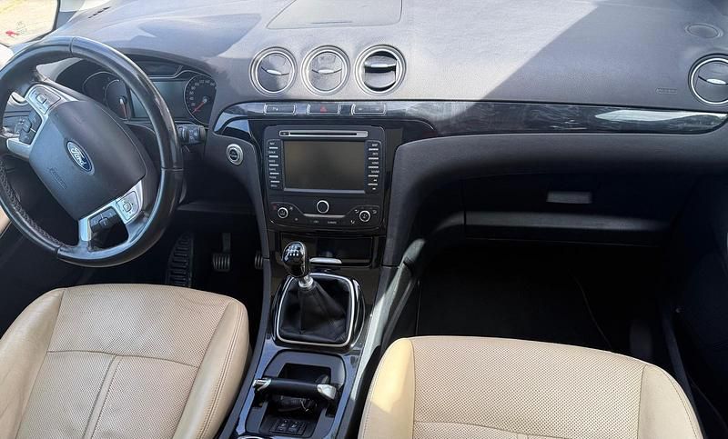 Second-hand Ford S-MAX Titanium 200 CP (147 kW) 2013 Negru Monovolum
