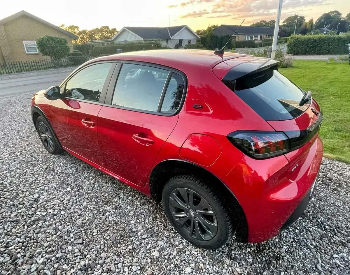 Gebraucht Peugeot e-208 Active 100 kW (136 PS) 2021 Rot Kleinwagen