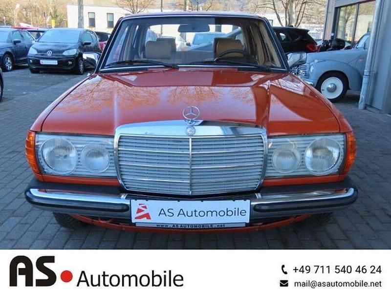Gebraucht Mercedes 240 72 PS (52 kW) 1979 Orange Limousine