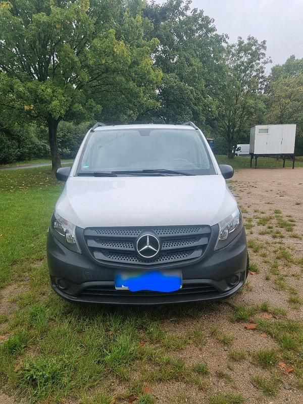Weiß Gebraucht 2018 Mercedes Vito Van / Kleinbus | 16.000 € (Superpreis) - Bild 1/4