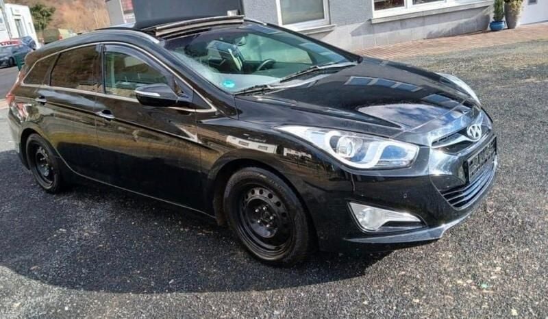 Schwarz Gebraucht 2012 Hyundai i40 Edition Kombi | 4.300 € (Superpreis) - Bild 1/4