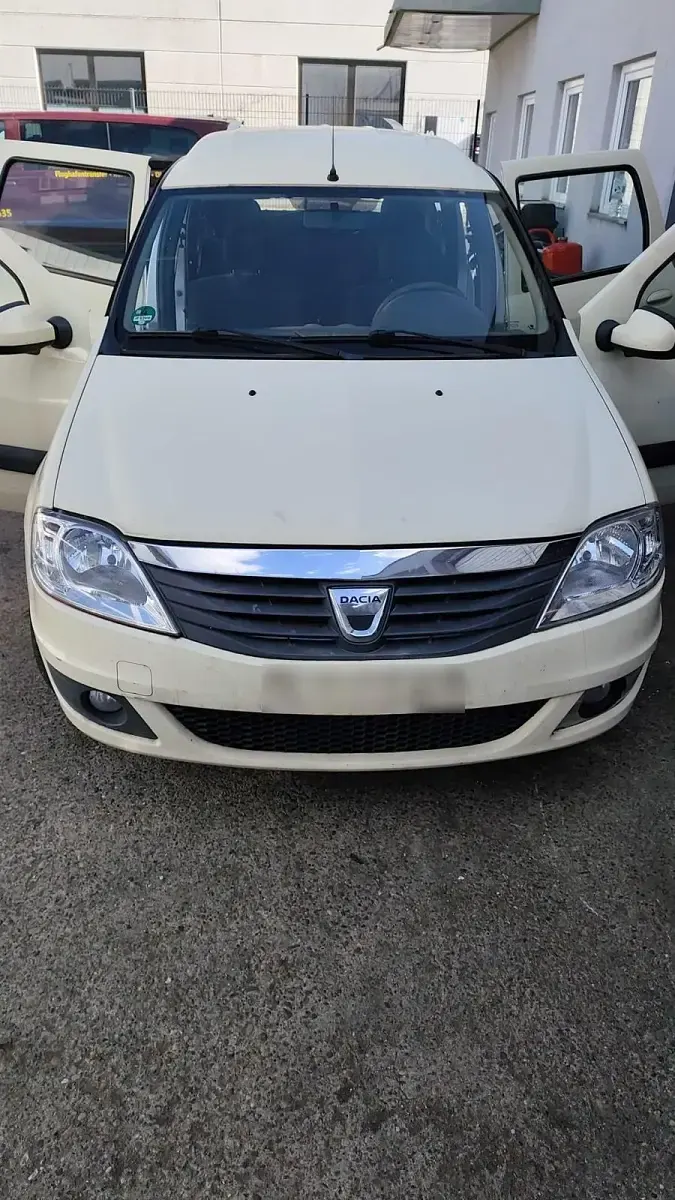 Second-hand Dacia Logan 84 CP (61 kW) 2010 Andere farben Break