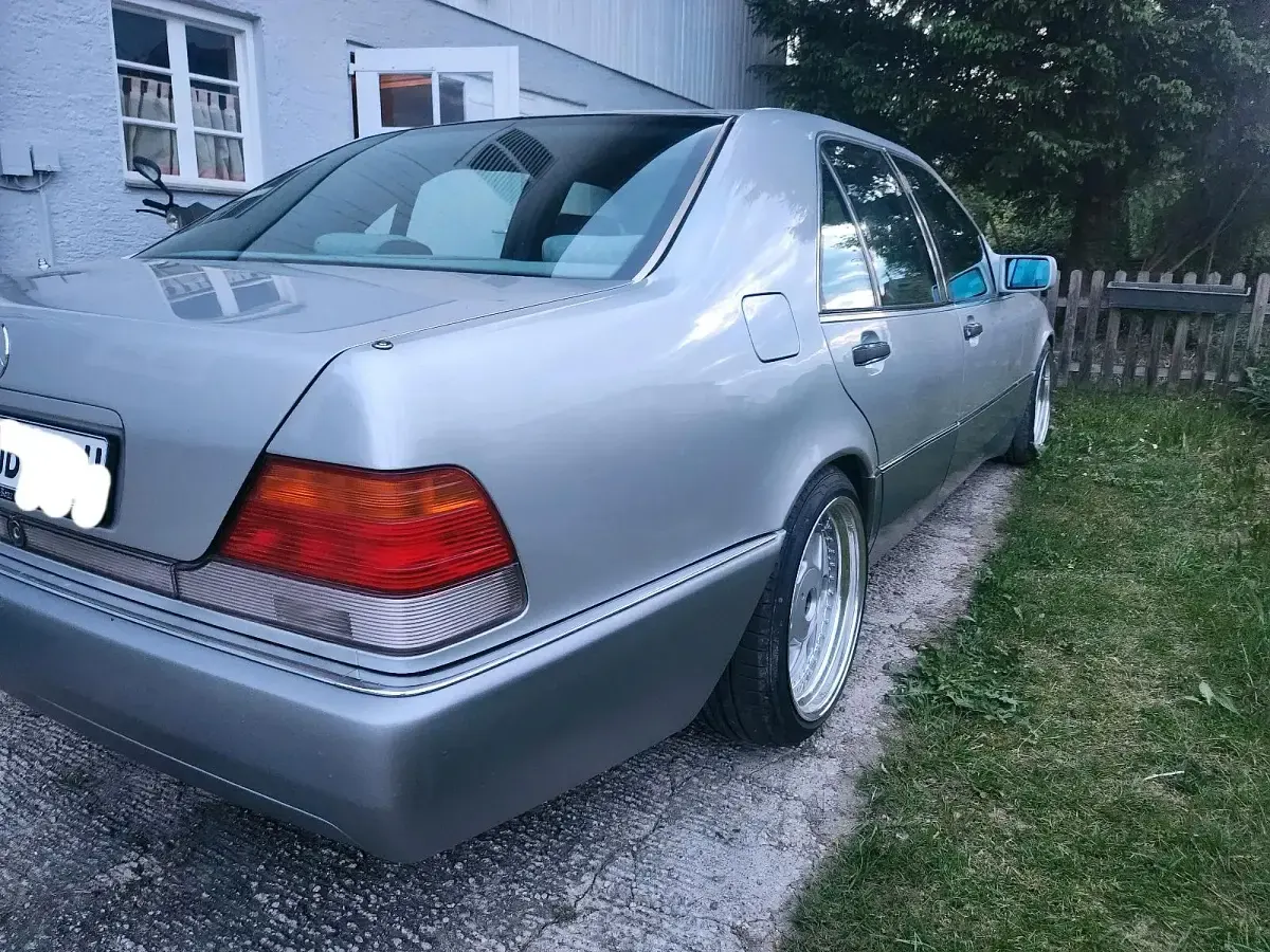 Brugt Mercedes E320 218 HK (160 kW) 1992 Sølv Sedan