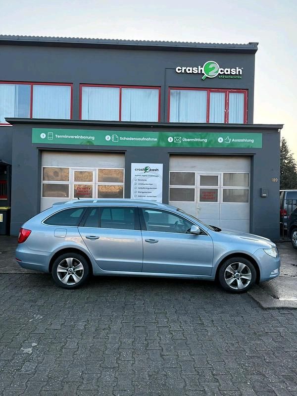 Gebraucht Skoda Superb 160 PS (117 kW) 2010 Silber Kombi